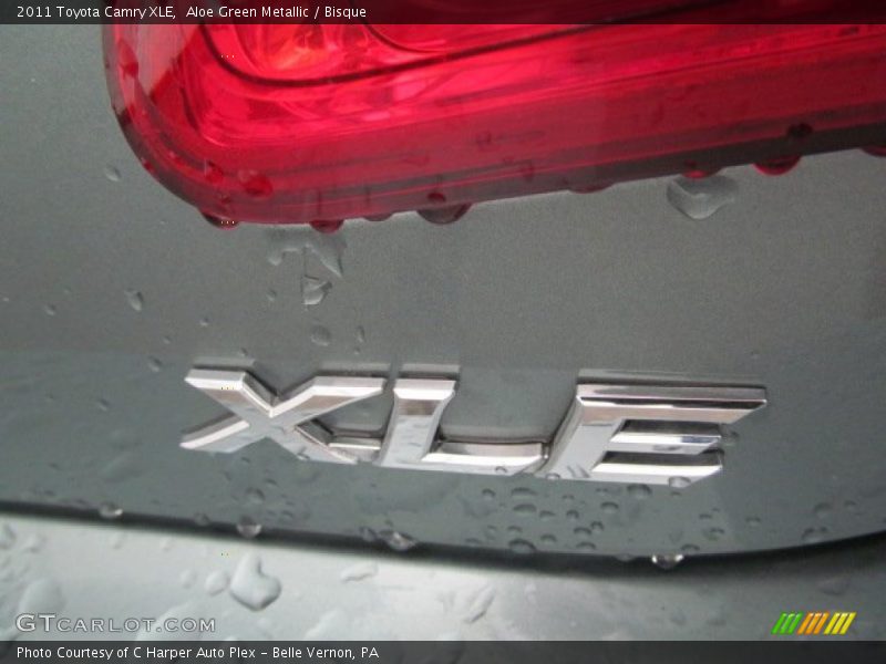 Aloe Green Metallic / Bisque 2011 Toyota Camry XLE