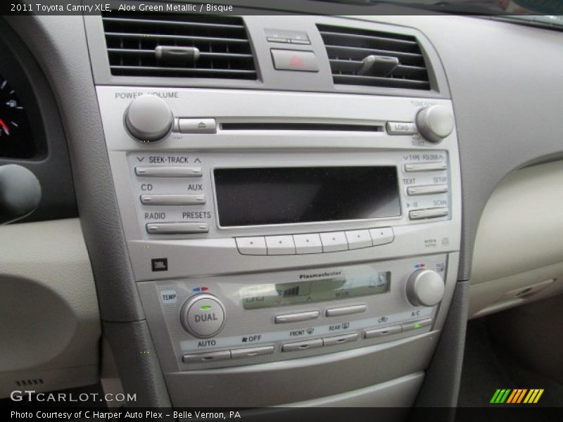 Aloe Green Metallic / Bisque 2011 Toyota Camry XLE