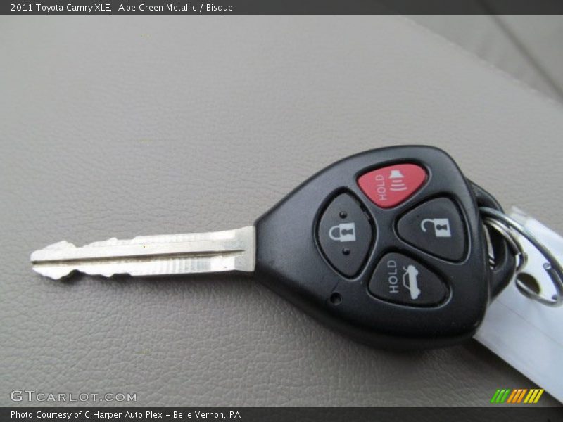 Aloe Green Metallic / Bisque 2011 Toyota Camry XLE