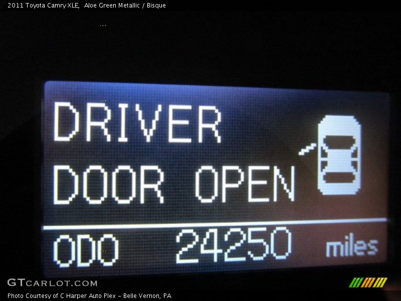 Aloe Green Metallic / Bisque 2011 Toyota Camry XLE