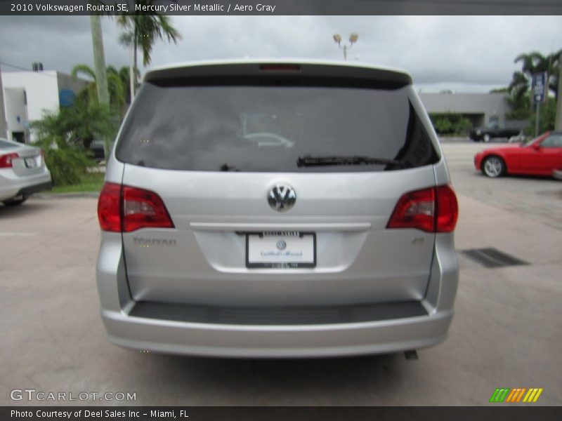 Mercury Silver Metallic / Aero Gray 2010 Volkswagen Routan SE