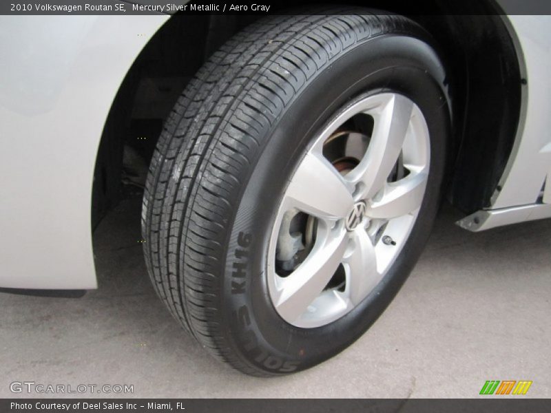 Mercury Silver Metallic / Aero Gray 2010 Volkswagen Routan SE