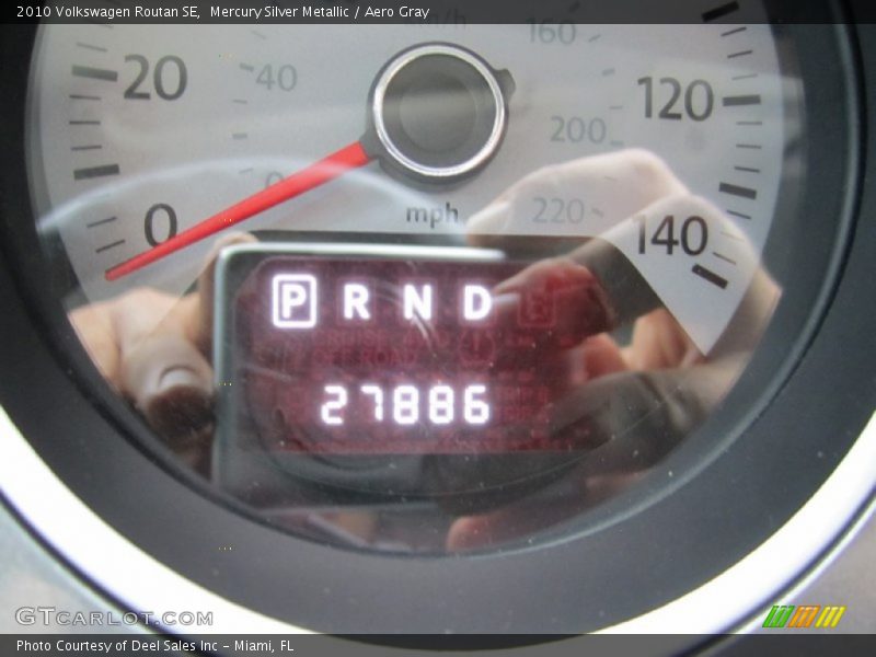 Mercury Silver Metallic / Aero Gray 2010 Volkswagen Routan SE