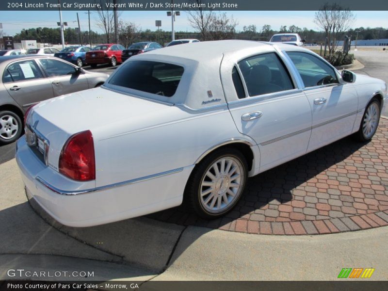  2004 Town Car Signature Vibrant White