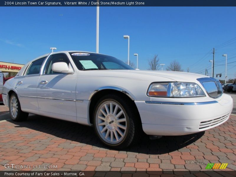 Vibrant White / Dark Stone/Medium Light Stone 2004 Lincoln Town Car Signature