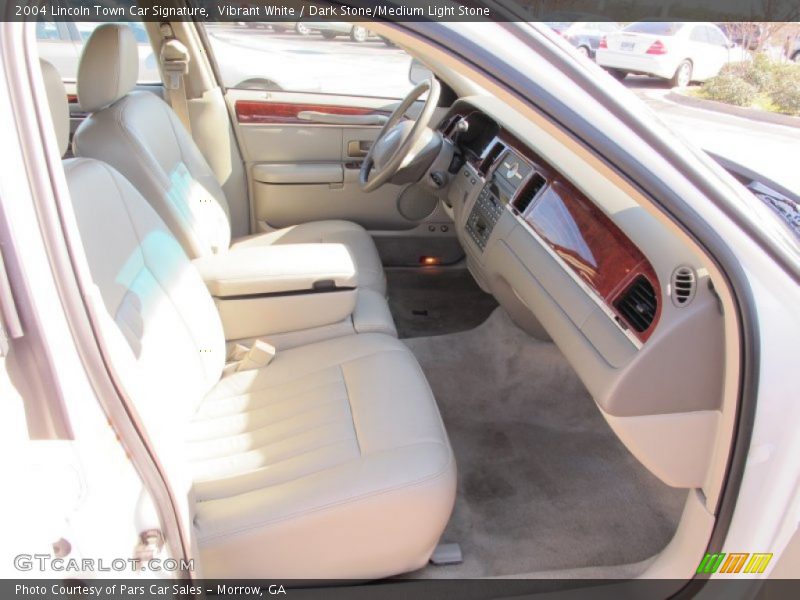 Vibrant White / Dark Stone/Medium Light Stone 2004 Lincoln Town Car Signature