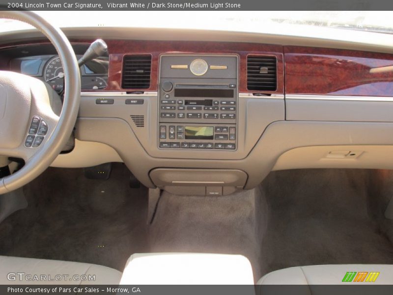 Controls of 2004 Town Car Signature