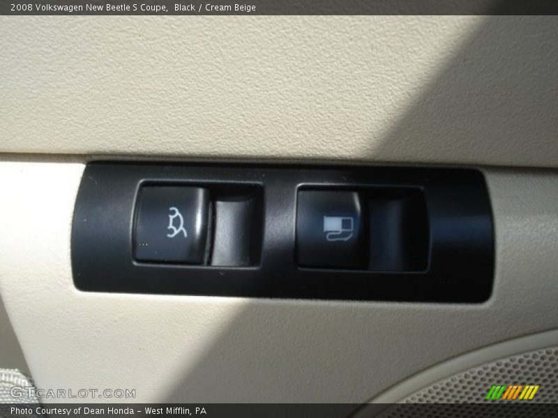 Black / Cream Beige 2008 Volkswagen New Beetle S Coupe