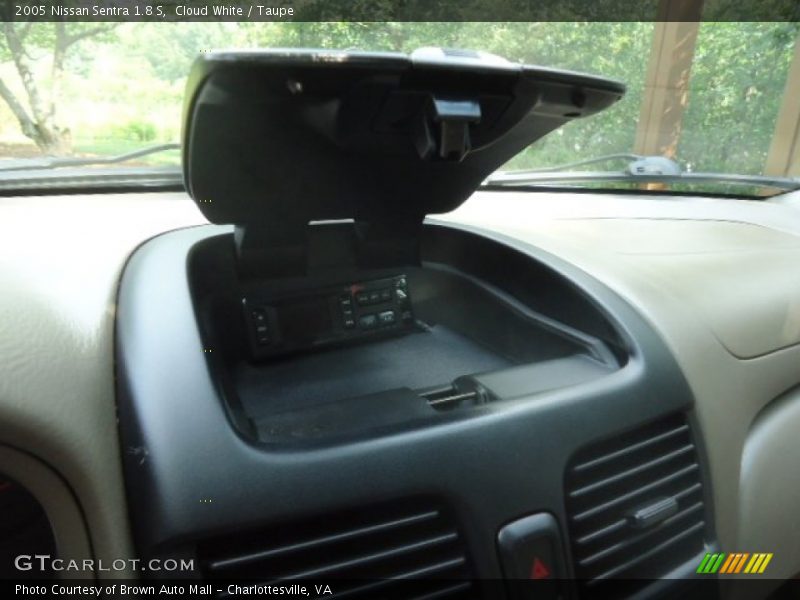 Cloud White / Taupe 2005 Nissan Sentra 1.8 S