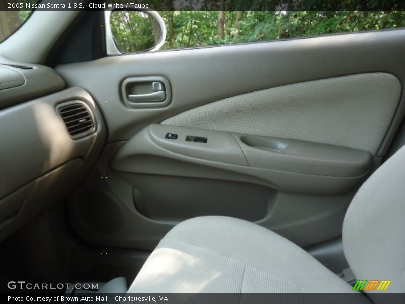 Cloud White / Taupe 2005 Nissan Sentra 1.8 S