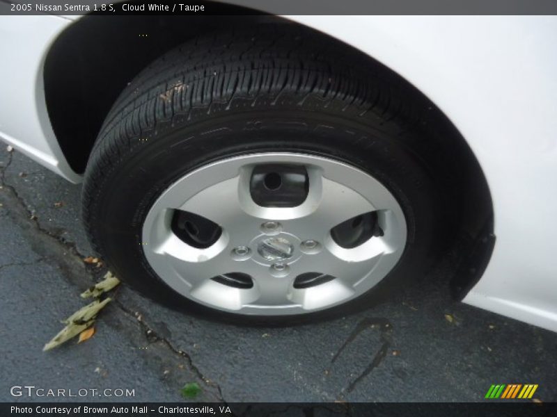 Cloud White / Taupe 2005 Nissan Sentra 1.8 S