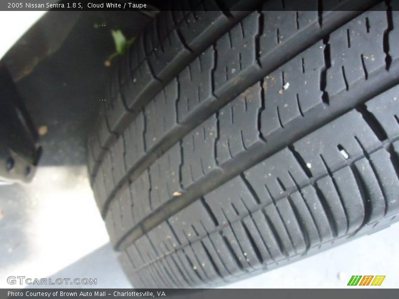 Cloud White / Taupe 2005 Nissan Sentra 1.8 S