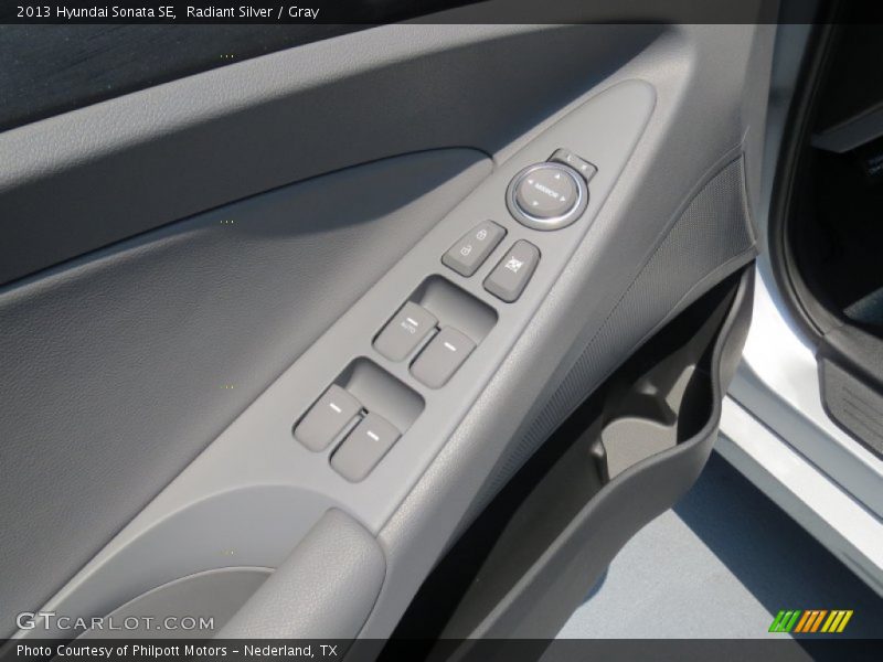 Radiant Silver / Gray 2013 Hyundai Sonata SE