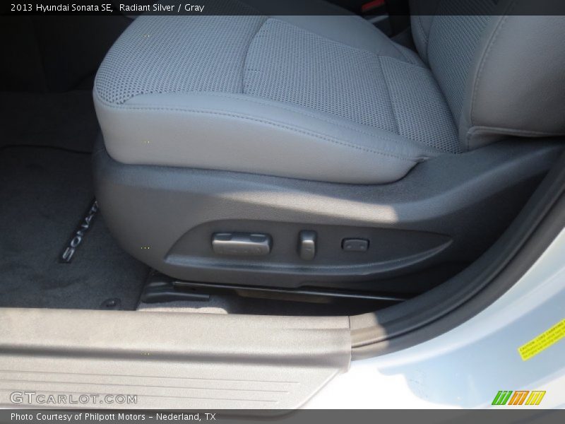 Radiant Silver / Gray 2013 Hyundai Sonata SE