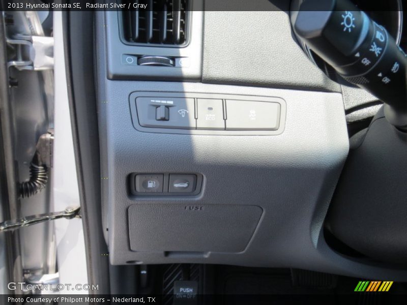 Radiant Silver / Gray 2013 Hyundai Sonata SE