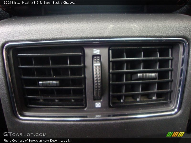 Super Black / Charcoal 2009 Nissan Maxima 3.5 S