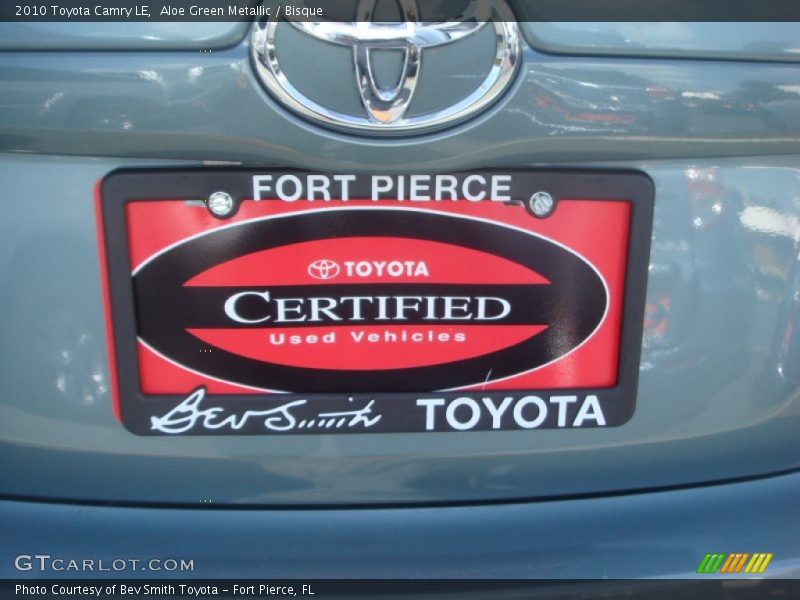 Aloe Green Metallic / Bisque 2010 Toyota Camry LE