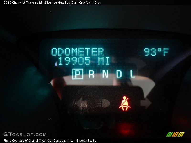Silver Ice Metallic / Dark Gray/Light Gray 2010 Chevrolet Traverse LS