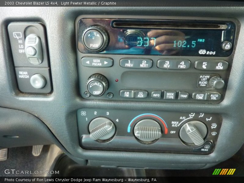 Light Pewter Metallic / Graphite 2003 Chevrolet Blazer LS 4x4