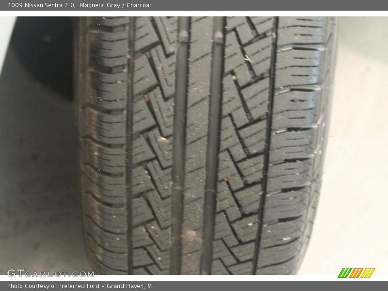 Magnetic Gray / Charcoal 2009 Nissan Sentra 2.0