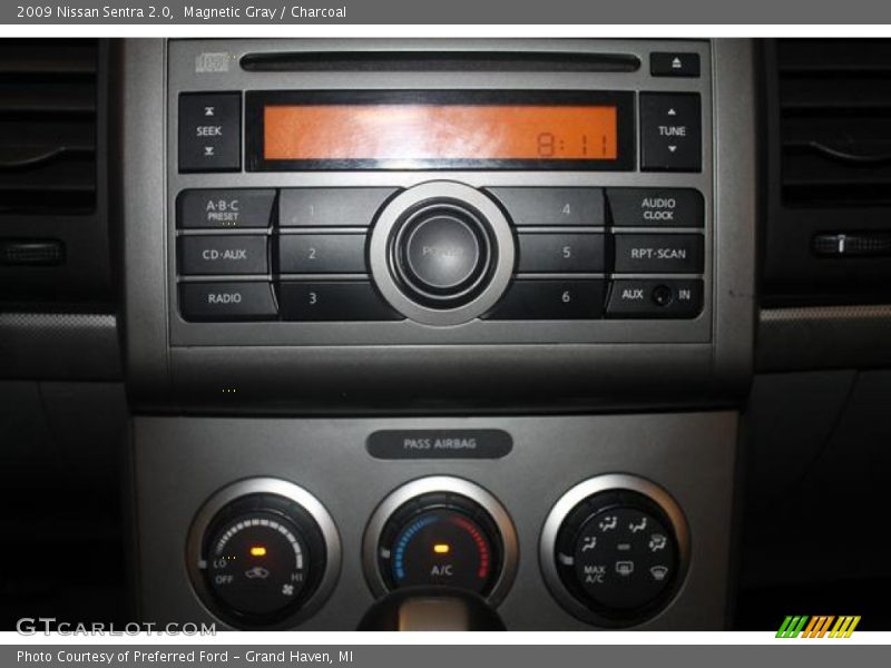 Magnetic Gray / Charcoal 2009 Nissan Sentra 2.0