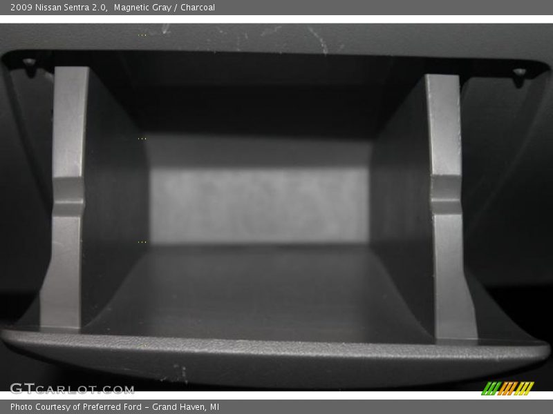 Magnetic Gray / Charcoal 2009 Nissan Sentra 2.0