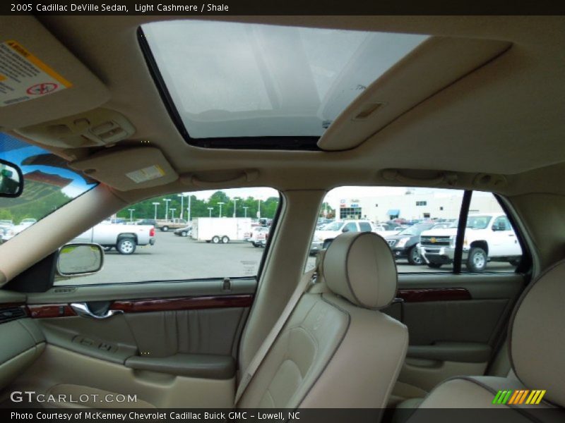 Light Cashmere / Shale 2005 Cadillac DeVille Sedan