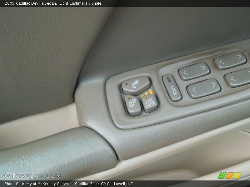 Light Cashmere / Shale 2005 Cadillac DeVille Sedan