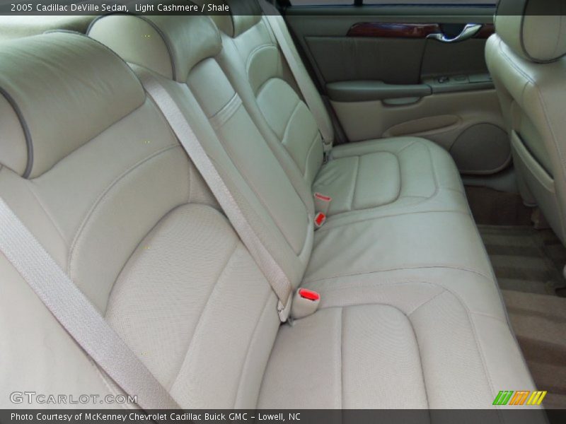 Light Cashmere / Shale 2005 Cadillac DeVille Sedan