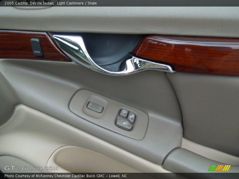 Light Cashmere / Shale 2005 Cadillac DeVille Sedan