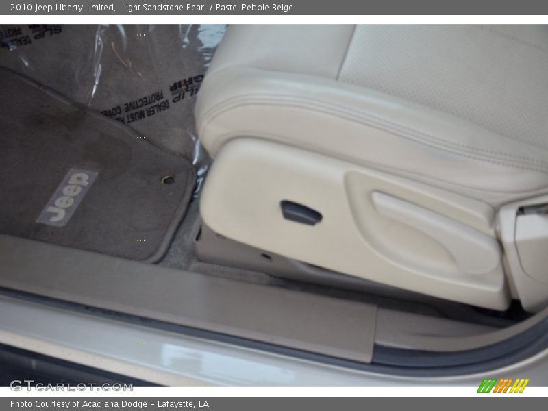 Light Sandstone Pearl / Pastel Pebble Beige 2010 Jeep Liberty Limited
