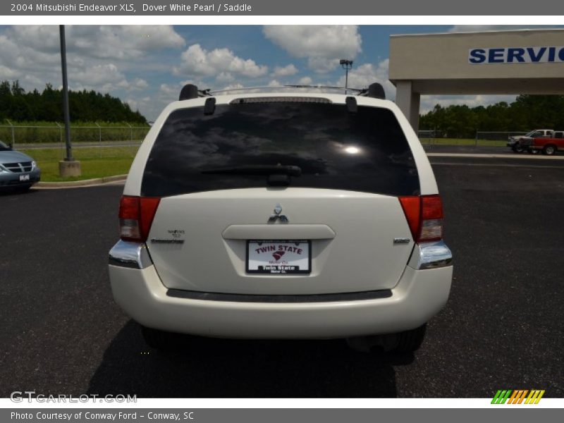 Dover White Pearl / Saddle 2004 Mitsubishi Endeavor XLS