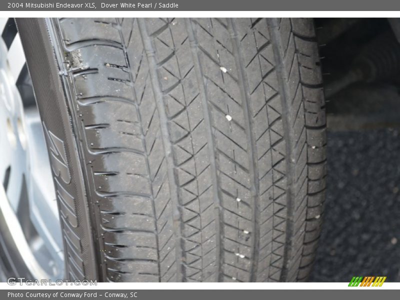 Dover White Pearl / Saddle 2004 Mitsubishi Endeavor XLS