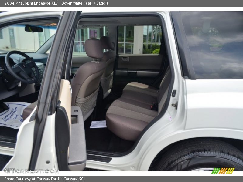 Dover White Pearl / Saddle 2004 Mitsubishi Endeavor XLS