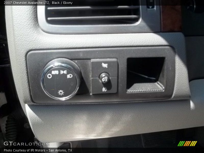 Black / Ebony 2007 Chevrolet Avalanche LTZ