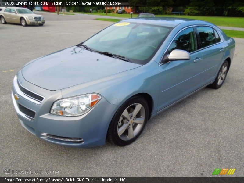 Front 3/4 View of 2009 Malibu LT Sedan