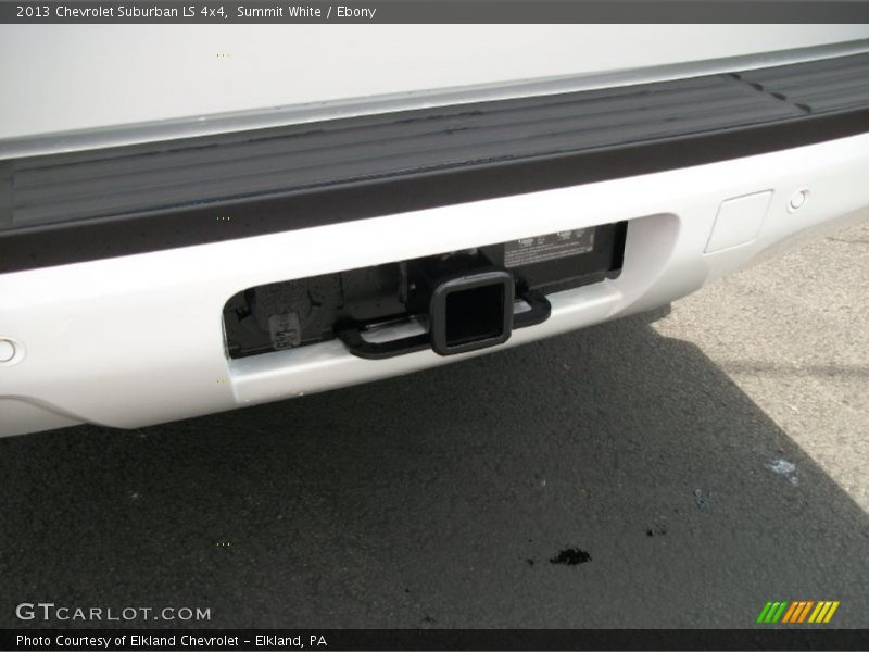 Summit White / Ebony 2013 Chevrolet Suburban LS 4x4