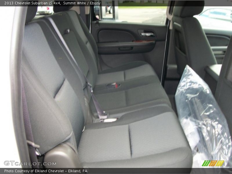 Summit White / Ebony 2013 Chevrolet Suburban LS 4x4