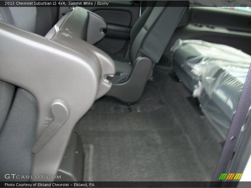 Summit White / Ebony 2013 Chevrolet Suburban LS 4x4