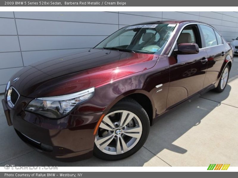 Front 3/4 View of 2009 5 Series 528xi Sedan
