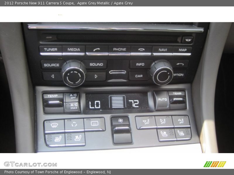 Controls of 2012 New 911 Carrera S Coupe