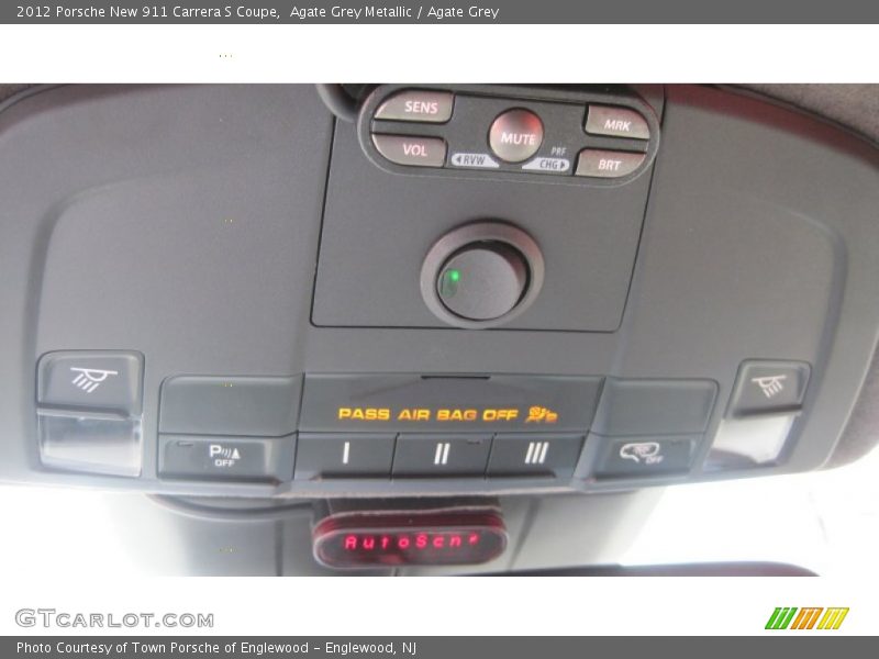 Controls of 2012 New 911 Carrera S Coupe