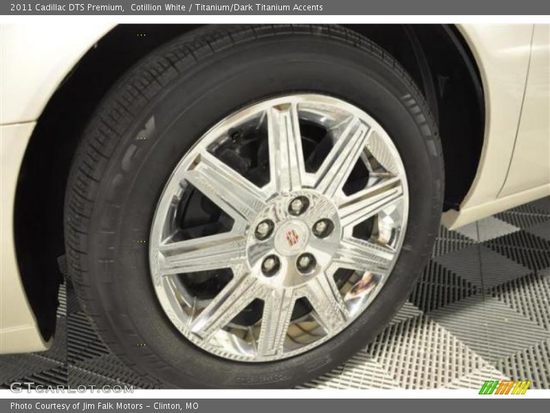 Cotillion White / Titanium/Dark Titanium Accents 2011 Cadillac DTS Premium