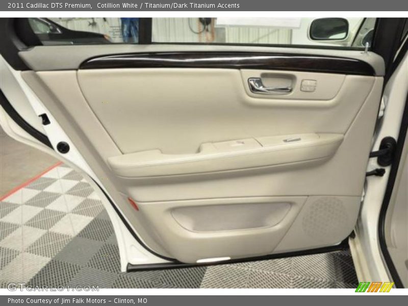 Cotillion White / Titanium/Dark Titanium Accents 2011 Cadillac DTS Premium
