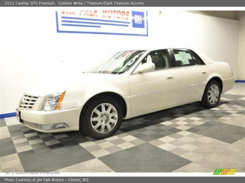 Cotillion White / Titanium/Dark Titanium Accents 2011 Cadillac DTS Premium