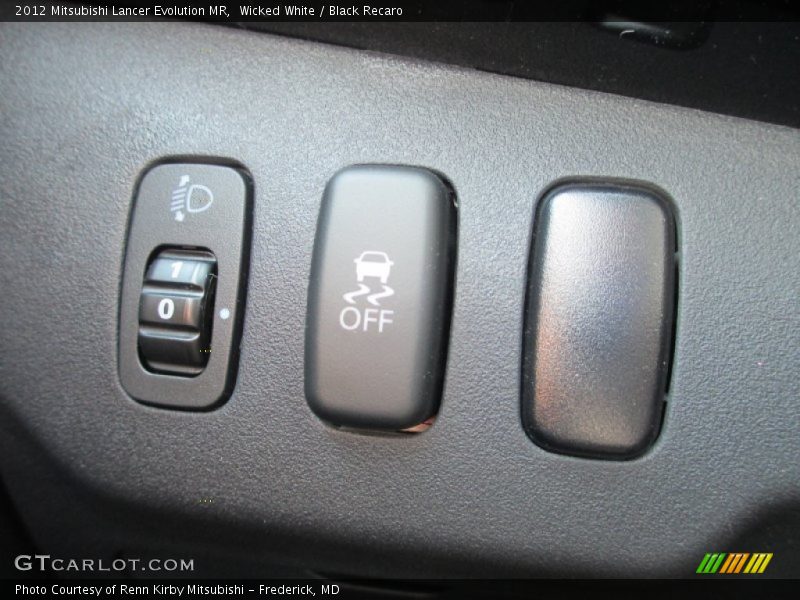 Wicked White / Black Recaro 2012 Mitsubishi Lancer Evolution MR