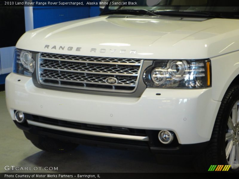 Alaska White / Sand/Jet Black 2010 Land Rover Range Rover Supercharged