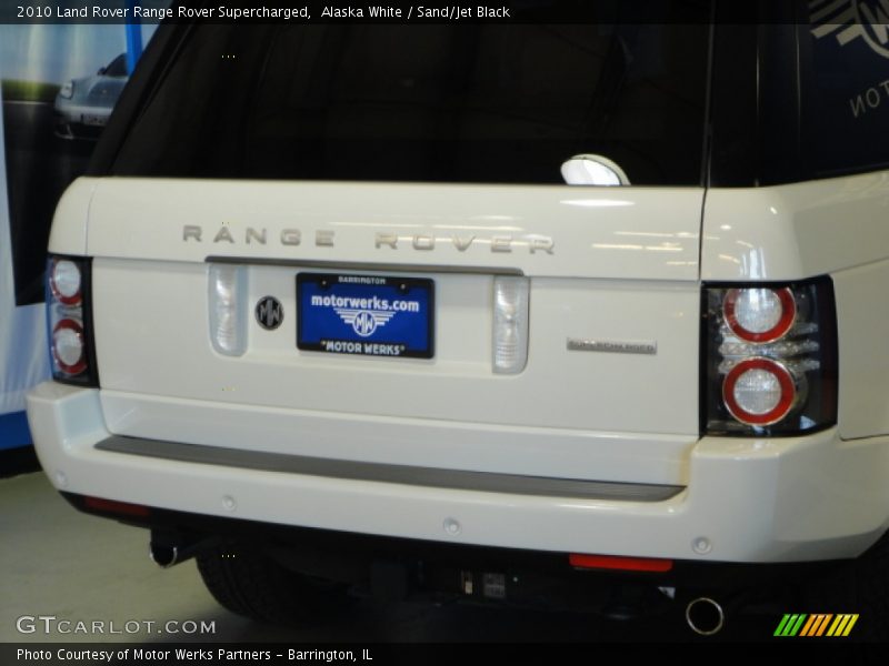 Alaska White / Sand/Jet Black 2010 Land Rover Range Rover Supercharged