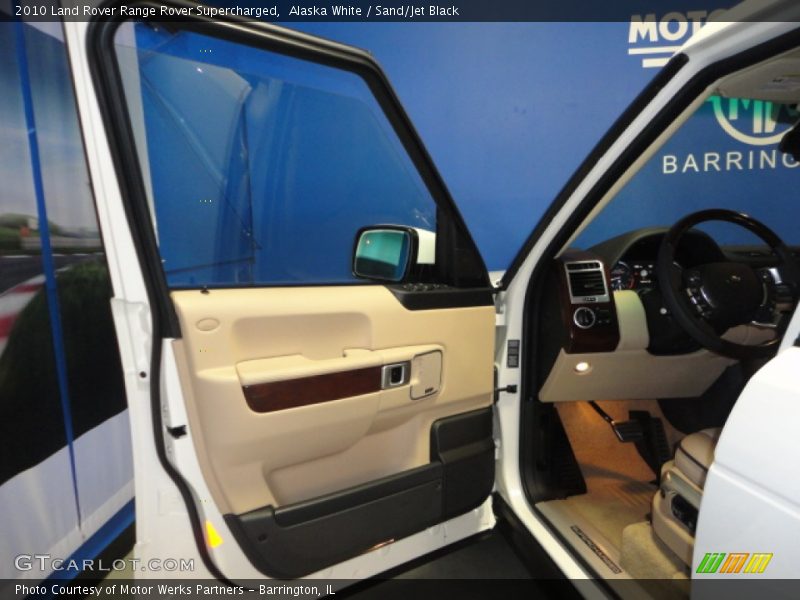 Alaska White / Sand/Jet Black 2010 Land Rover Range Rover Supercharged