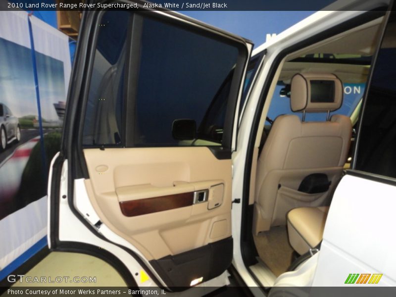 Alaska White / Sand/Jet Black 2010 Land Rover Range Rover Supercharged